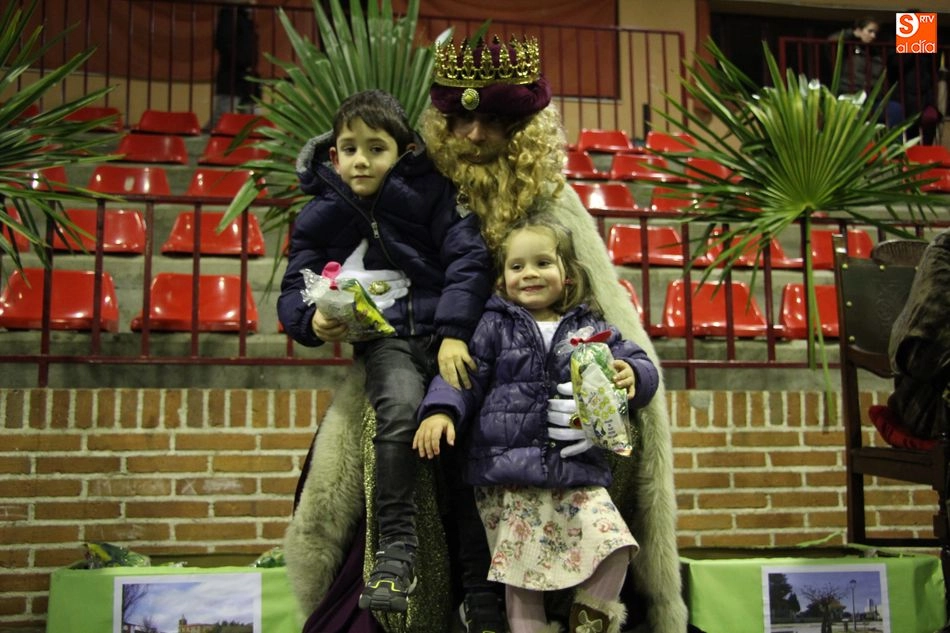 Foto 8 - SS. MM. los Reyes Magos llenan de alegr&iacute;a a peque&ntilde;os y mayores en Lumbrales  
