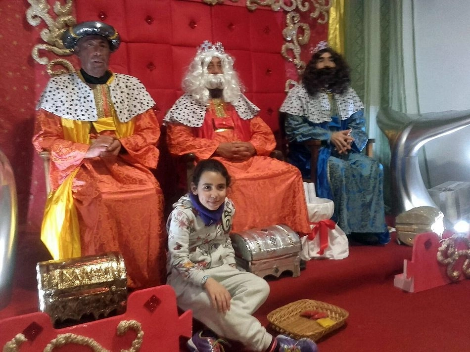 Foto 9 - Los Reyes Magos visitan a mayores y peque&ntilde;os en La Zarza de Pumareda  