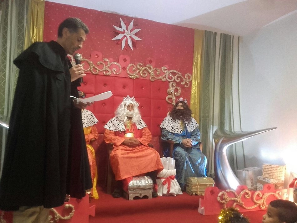 Foto 3 - Los Reyes Magos visitan a mayores y peque&ntilde;os en La Zarza de Pumareda  