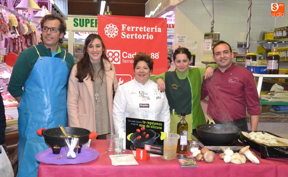 Leticia Martín prepara en el Mercado de Abastos dos ricos platos para huir del frío  