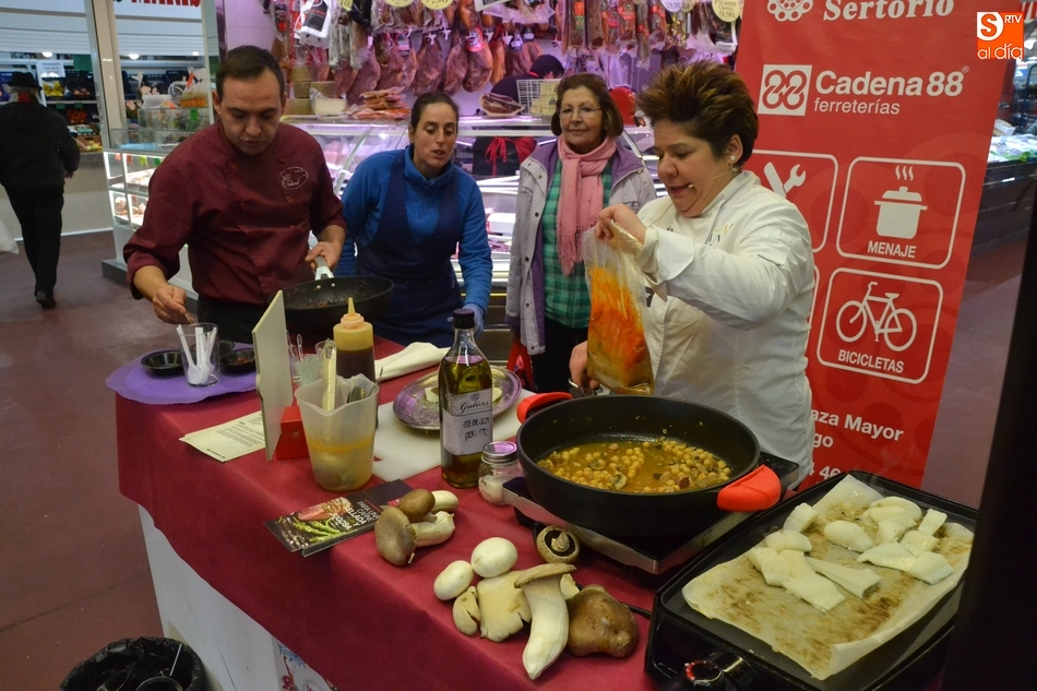 Foto 4 - Leticia Mart&iacute;n prepara en el Mercado de Abastos dos ricos platos para huir del fr&iacute;o  