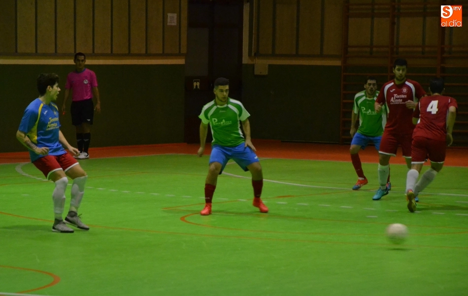 Foto 9 - El III Senior confirma frente al Atl&eacute;tico Bembibre que ya no es tiempo de milagros  