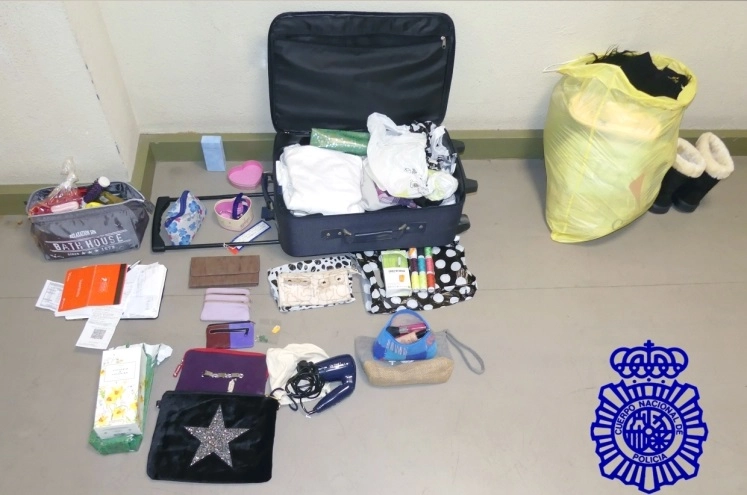 Foto 4 - Arrestada por robar 10.600 euros y otros efectos en viviendas de Salamanca