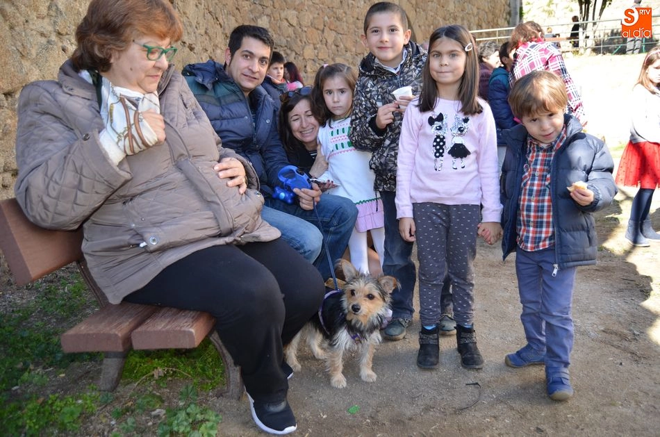 Foto 11 - Los ni&ntilde;os y sus mascotas participan de la Bendici&oacute;n de los Animales en el D&iacute;a de San Ant&oacute;n  