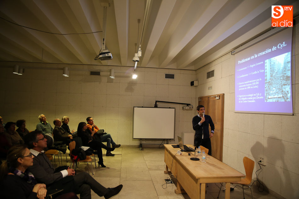 Foto 5 - Carlos Javier Salgado aborda el tema de la Región Leonesa en una conferencia