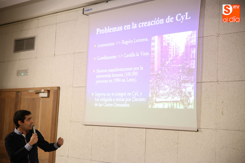 Foto 4 - Carlos Javier Salgado aborda el tema de la Región Leonesa en una conferencia