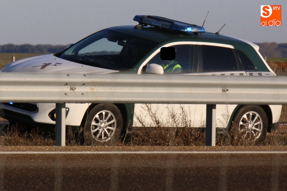 Foto 4 - Un muerto y siete heridos tras el choque entre una furgoneta y un cami&oacute;n en la A-62