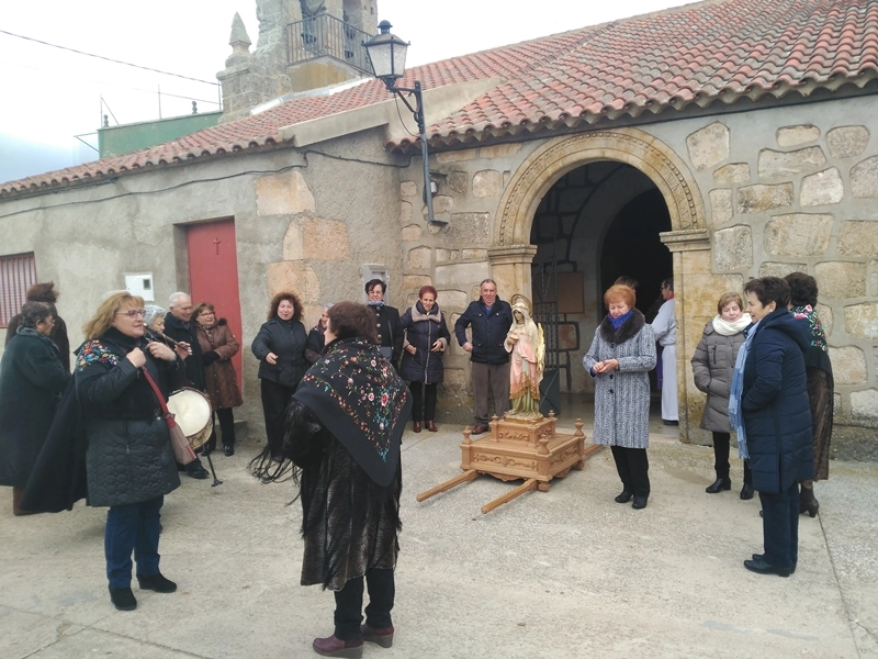 Foto 2 - Las mujeres de Golpejas celebran la festividad de Santa &Aacute;gueda