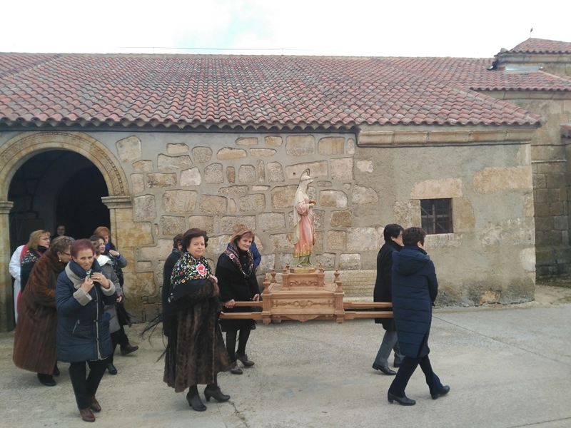 Foto 3 - Las mujeres de Golpejas celebran la festividad de Santa &Aacute;gueda