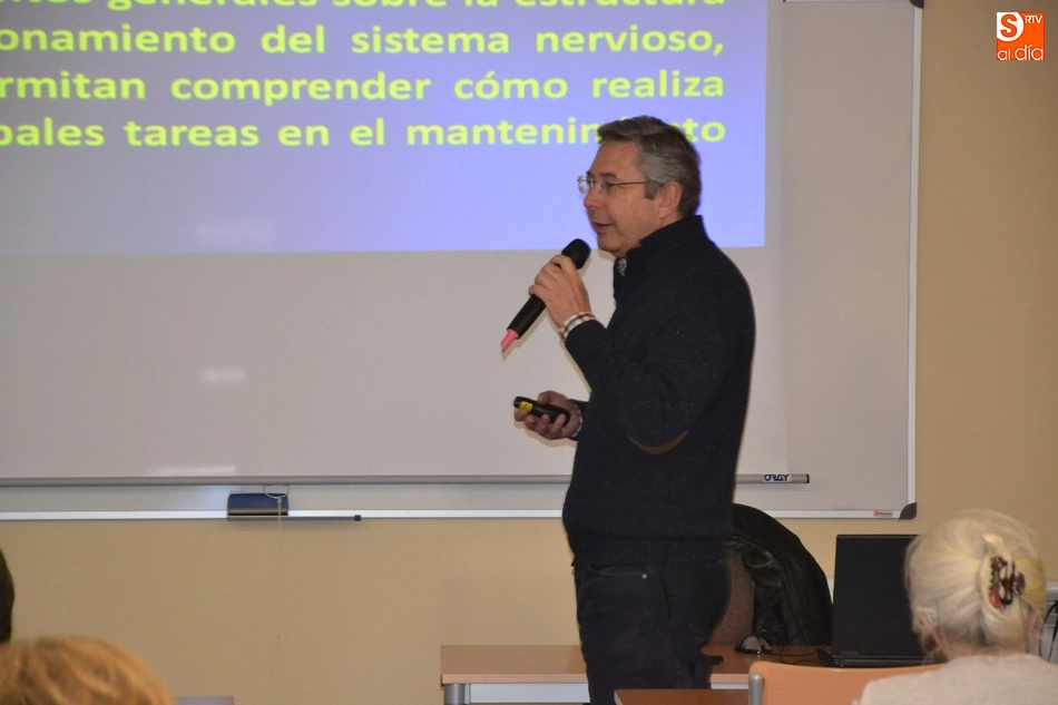 Foto 3 - Los alumnos de la Universidad de la Experiencia se adentran en el cerebro humano  