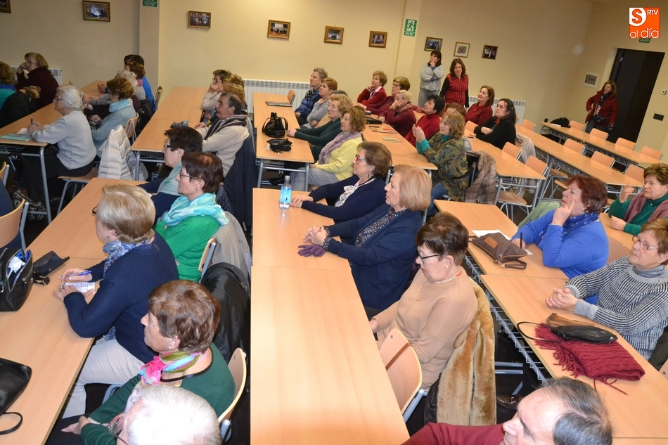 Foto 2 - Los alumnos de la Universidad de la Experiencia se adentran en el cerebro humano  