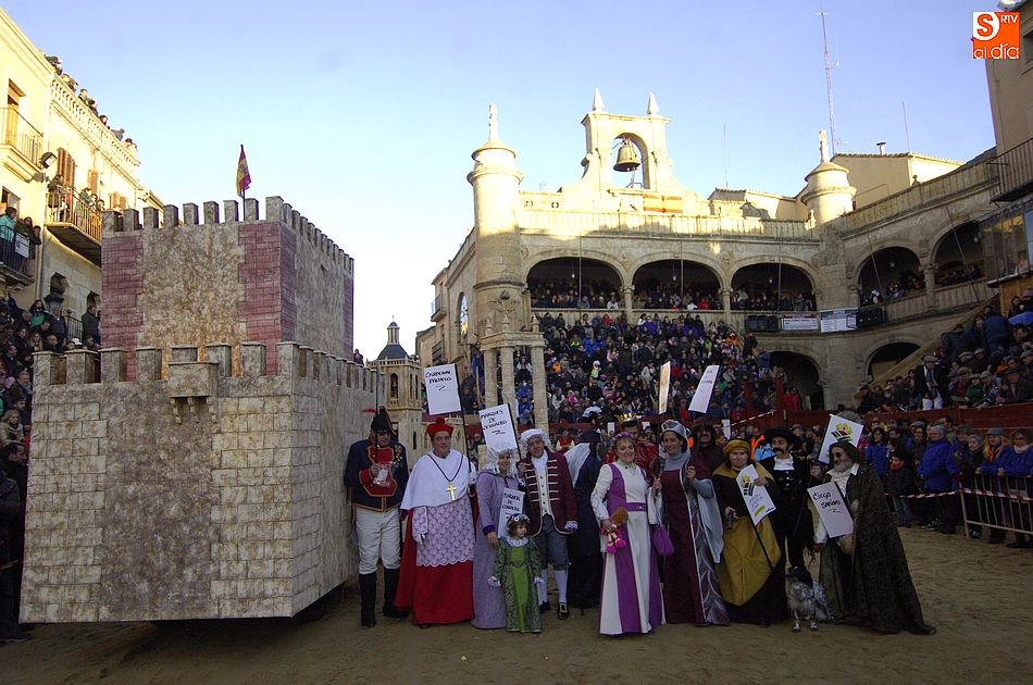 Foto 2 - Buen nivel en el desfile de carrozas, en el que hubo una renuncia a salir en se&ntilde;al de protesta  