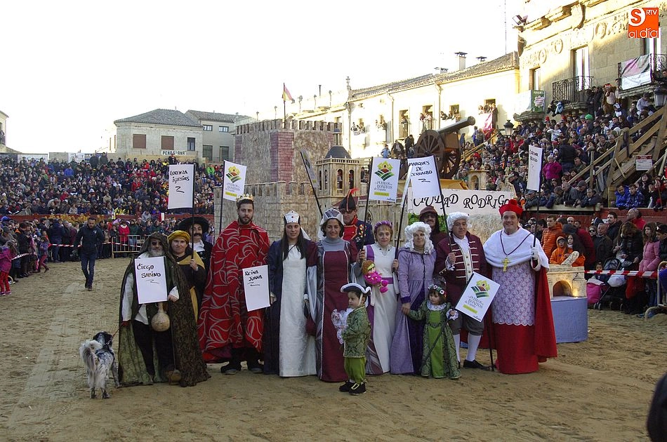 Foto 5 - Buen nivel en el desfile de carrozas, en el que hubo una renuncia a salir en se&ntilde;al de protesta  
