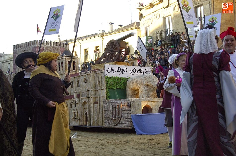 Foto 3 - Buen nivel en el desfile de carrozas, en el que hubo una renuncia a salir en se&ntilde;al de protesta  