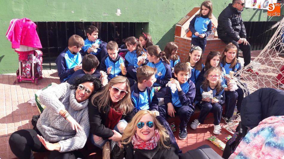 Un grupo de alumnos y padres disfrutan de la Operación. Fotos: Alberto Martín