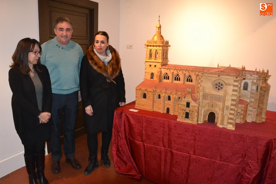 Foto 2 - Ismael Engenios muestra la maqueta de la Catedral que ha creado durante los &uacute;ltimos 9 a&ntilde;os  