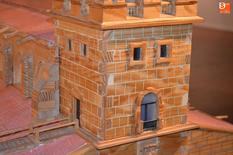 Foto 11 - Ismael Engenios muestra la maqueta de la Catedral que ha creado durante los &uacute;ltimos 9 a&ntilde;os  