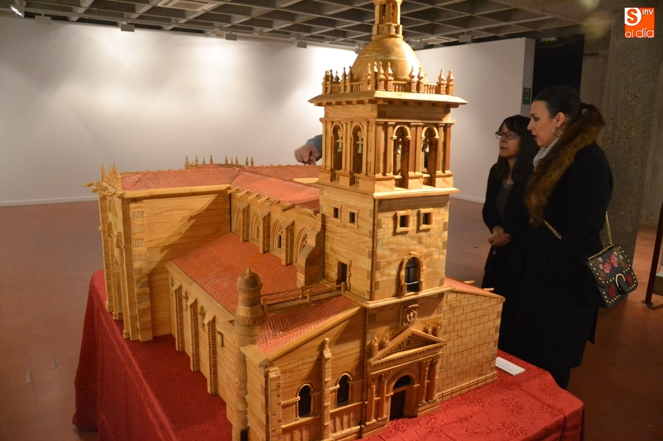 Foto 7 - Ismael Engenios muestra la maqueta de la Catedral que ha creado durante los &uacute;ltimos 9 a&ntilde;os  