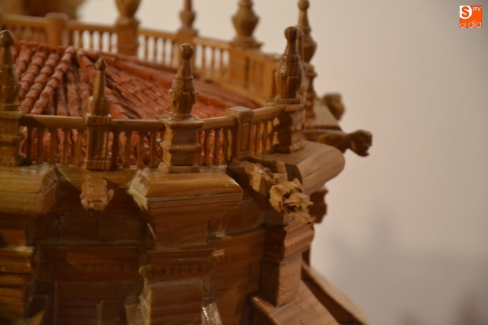 Foto 3 - Ismael Engenios muestra la maqueta de la Catedral que ha creado durante los &uacute;ltimos 9 a&ntilde;os  