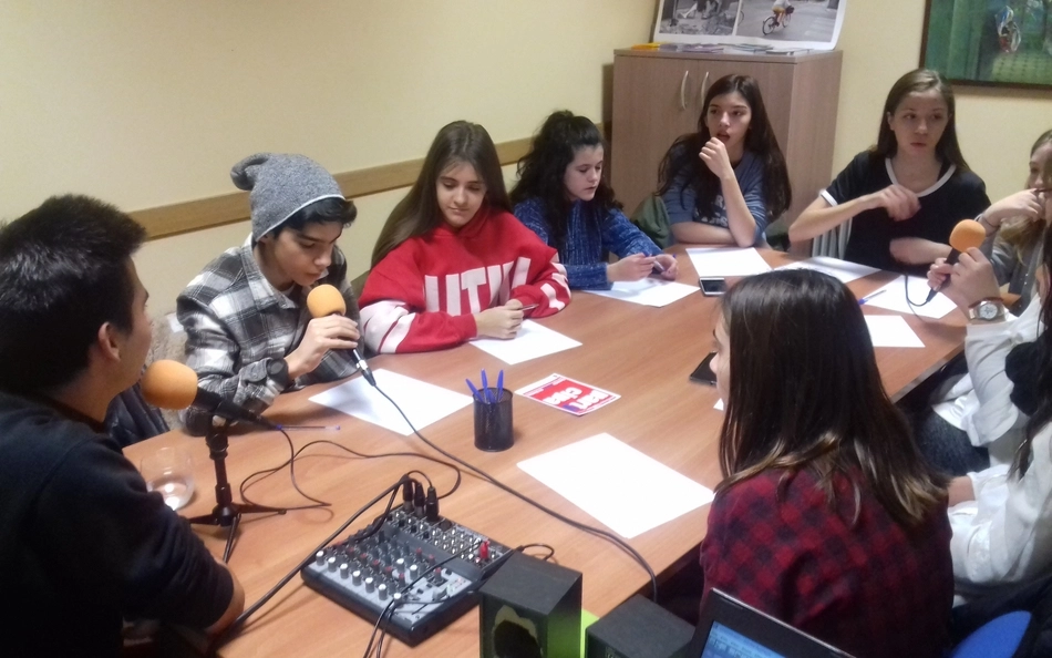 Foto 5 - Los j&oacute;venes de Radio i entrevistan a H&eacute;ctor Rodr&iacute;guez y a Javi Mor&iacute;&ntilde;igo  