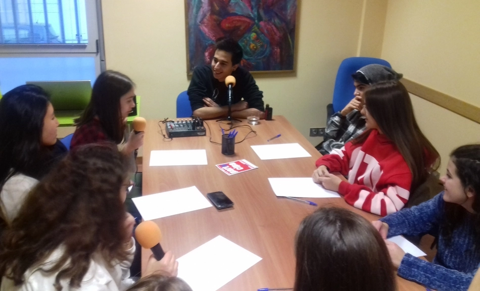 Foto 4 - Los j&oacute;venes de Radio i entrevistan a H&eacute;ctor Rodr&iacute;guez y a Javi Mor&iacute;&ntilde;igo  
