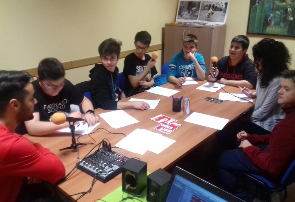 Foto 3 - Los j&oacute;venes de Radio i entrevistan a H&eacute;ctor Rodr&iacute;guez y a Javi Mor&iacute;&ntilde;igo  
