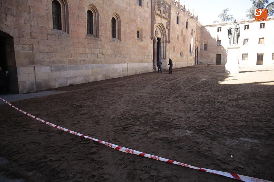 Foto 6 - El rodaje de &lsquo;Asesinato en la Universidad&rsquo; transforma el Patio de Escuelas