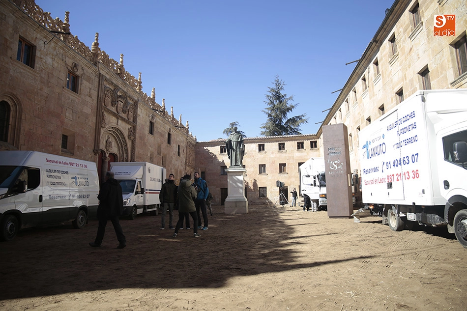Foto 3 - El rodaje de &lsquo;Asesinato en la Universidad&rsquo; transforma el Patio de Escuelas