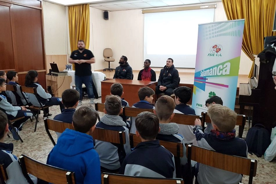 Foto 3 - El Aquimisa Carbajosa visita el Nuestra Se&ntilde;ora del Casta&ntilde;ar de B&eacute;jar  