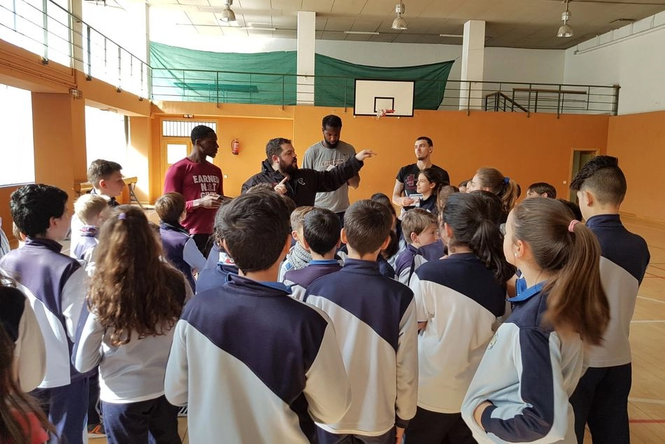 Foto 2 - El Aquimisa Carbajosa visita el Nuestra Se&ntilde;ora del Casta&ntilde;ar de B&eacute;jar  