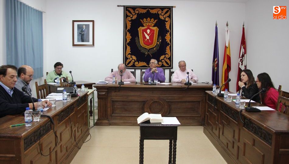 El pleno se prevé caliente ante la insistencia de la oposición en que las convocatorias se ajusten al acuerdo de junio de 2015