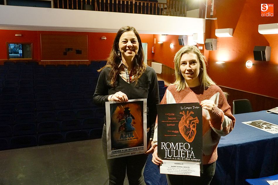 La concejala de Cultura, María Jesús Moro, y la encargada del taller de teatro municipal, Beatriz García, presentaron la agenda cultural de marzo