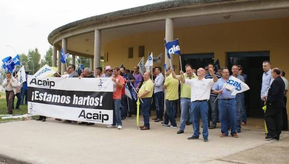 Una concentración y protestas de unos funcionarios de prisiones en Topas