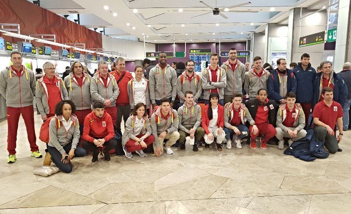 La Selección Española en el Aeropuerto antes de volar | Fotos @atletismoRFEA