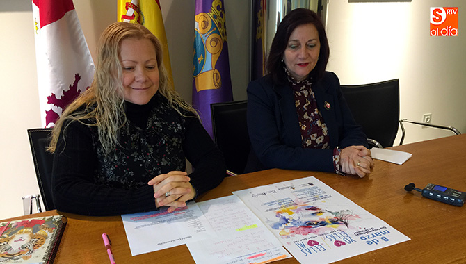 La alcaldesa Carmen Ávila y la concejal de Servicios Sociales, Lali García, presentaban este miércoles el programa conmemorativo del Día de la Mujer