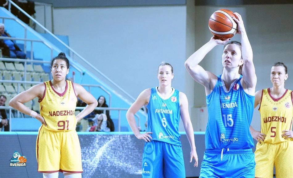 Foto 3 - Avenida pone pie y medio en semifinales tras un gran triunfo en casa del Nadezhda (68-85)