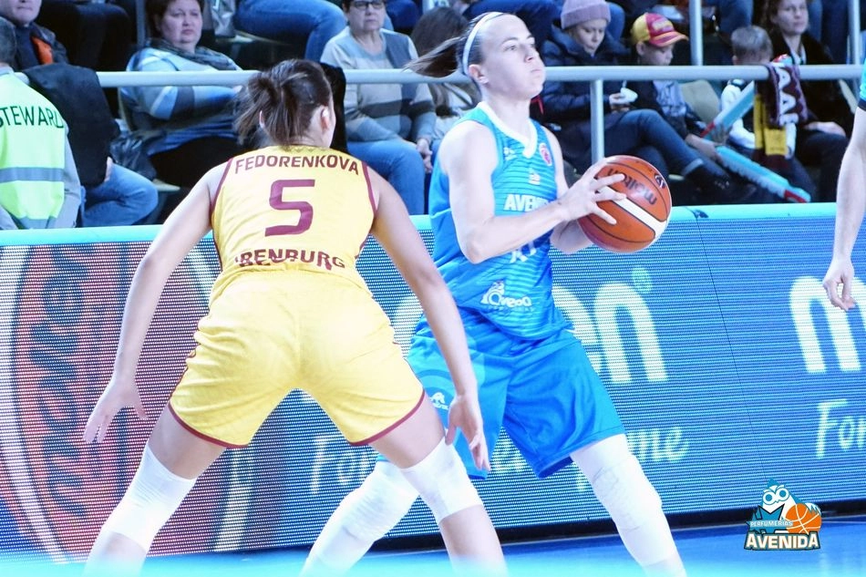 Foto 2 - Avenida pone pie y medio en semifinales tras un gran triunfo en casa del Nadezhda (68-85)