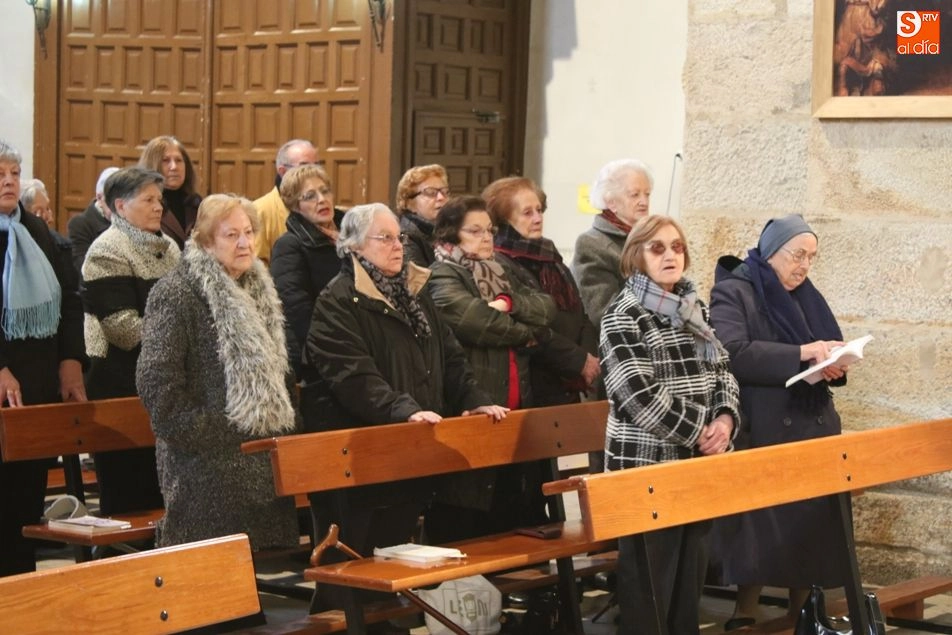Foto 7 - Mar&iacute;a de la Caridad y del Consuelo emociona en su visita a la parroquia de San Pedro