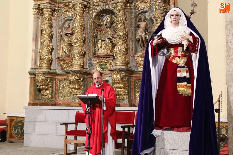 Foto 6 - Mar&iacute;a de la Caridad y del Consuelo emociona en su visita a la parroquia de San Pedro