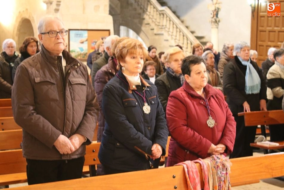 Foto 5 - Mar&iacute;a de la Caridad y del Consuelo emociona en su visita a la parroquia de San Pedro