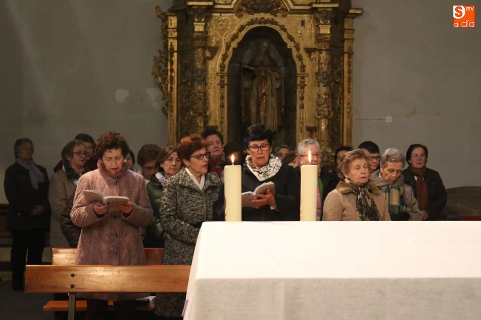 Foto 4 - Mar&iacute;a de la Caridad y del Consuelo emociona en su visita a la parroquia de San Pedro