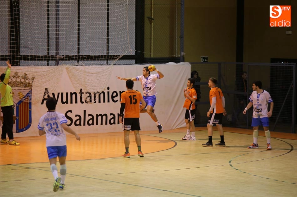 Foto 11 - Gran triunfo del BM Ciudad de Salamanca ante el complicado Caf&eacute;s Toscaf Atl&eacute;tica (27-24)  