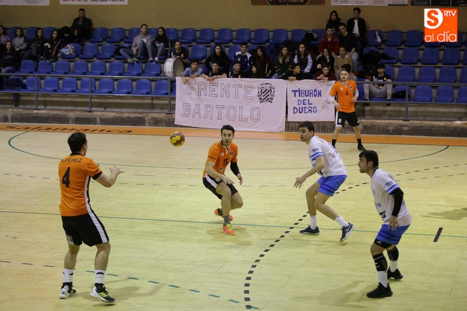 Foto 10 - Gran triunfo del BM Ciudad de Salamanca ante el complicado Caf&eacute;s Toscaf Atl&eacute;tica (27-24)  