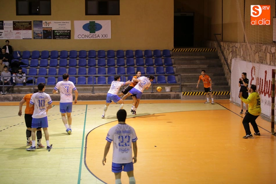 Foto 9 - Gran triunfo del BM Ciudad de Salamanca ante el complicado Caf&eacute;s Toscaf Atl&eacute;tica (27-24)  
