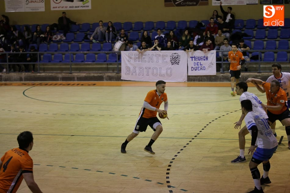 Foto 6 - Gran triunfo del BM Ciudad de Salamanca ante el complicado Caf&eacute;s Toscaf Atl&eacute;tica (27-24)  