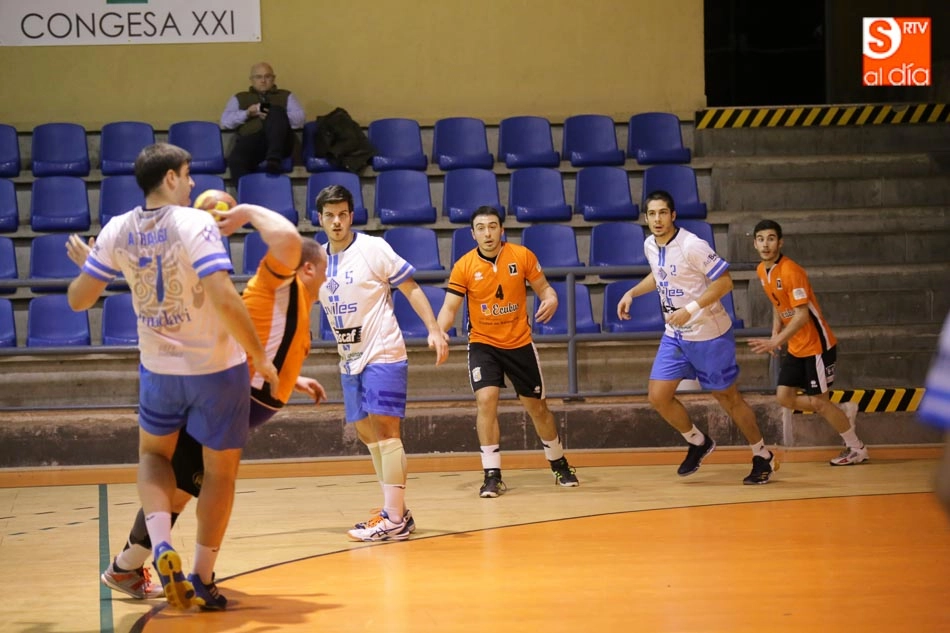 Foto 4 - Gran triunfo del BM Ciudad de Salamanca ante el complicado Caf&eacute;s Toscaf Atl&eacute;tica (27-24)  