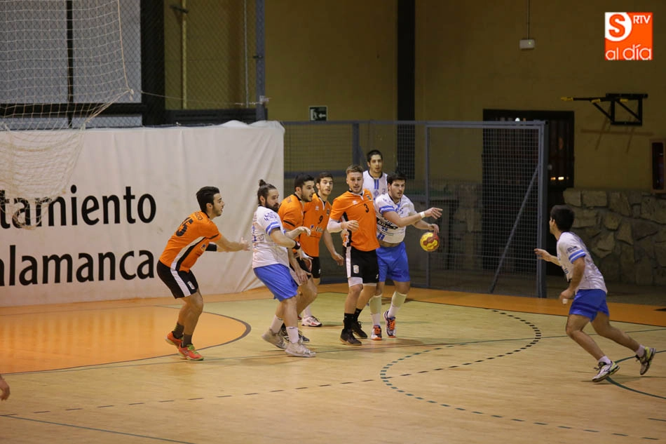 Foto 3 - Gran triunfo del BM Ciudad de Salamanca ante el complicado Caf&eacute;s Toscaf Atl&eacute;tica (27-24)  