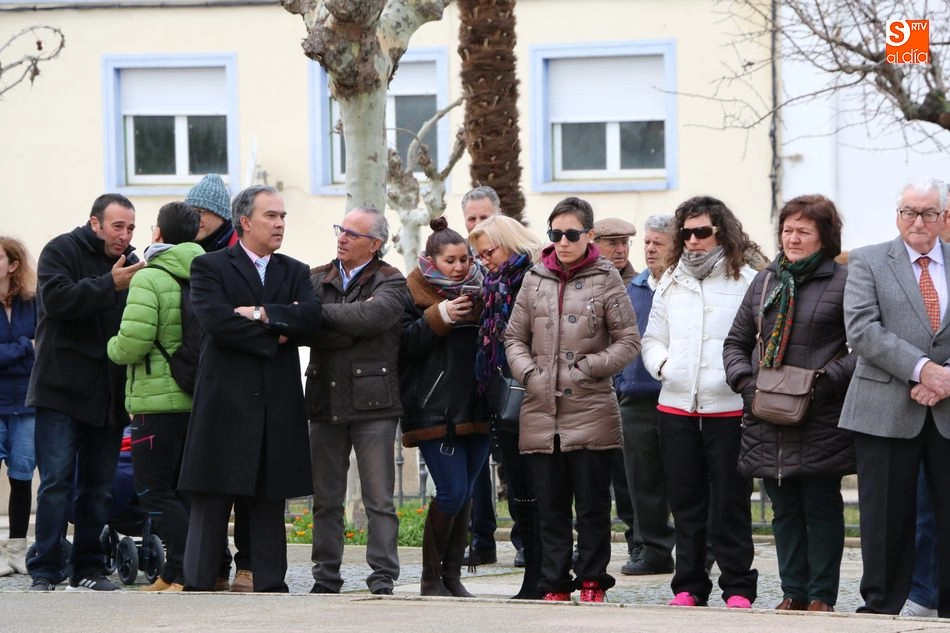 Foto 3 - La Diputaci&oacute;n reafirma su apuesta por la v&iacute;a f&eacute;rrea en la fiesta del Almendro en La Fregeneda  
