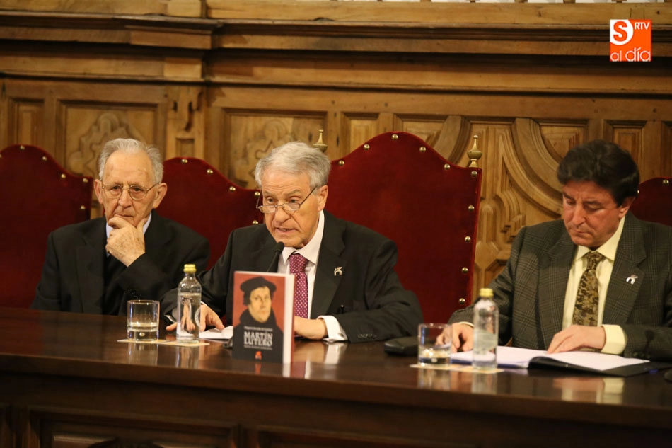 Foto 5 - Olegario Gonz&aacute;lez de Cardedal ingresa en el CES con un brillante discurso sobre Lutero  