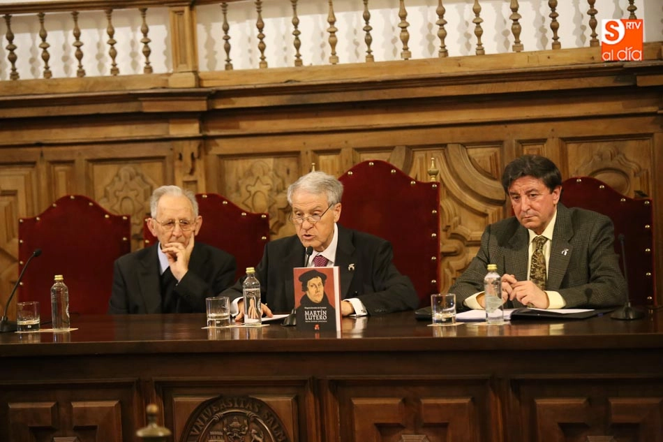 Foto 2 - Olegario Gonz&aacute;lez de Cardedal ingresa en el CES con un brillante discurso sobre Lutero  